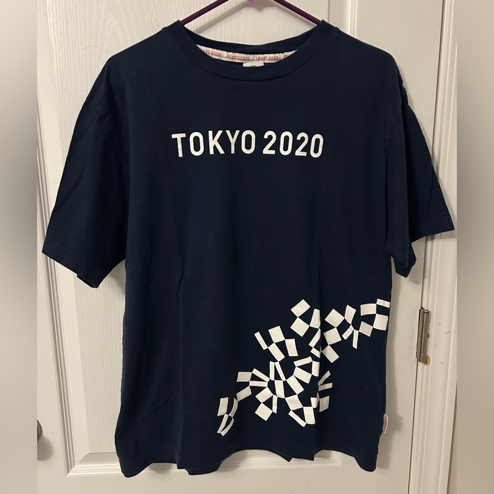 Tokyo 2020 Olympics Navy Graphic T-Shirt. Large. Gently used.